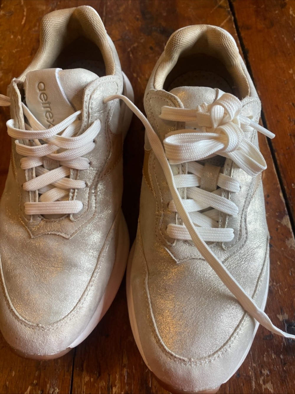 Aetrex Pearl-White Shimmer Lace-Up Sneakers